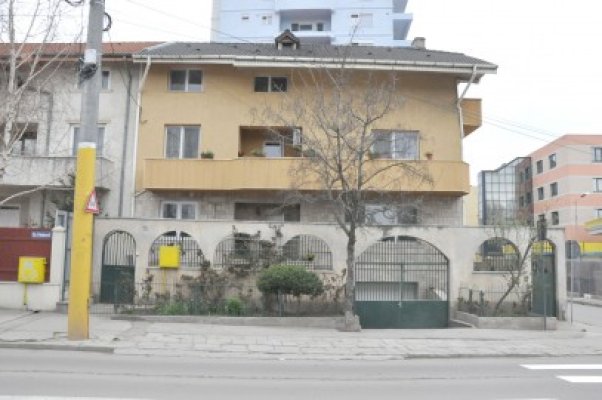 Hoţul care a furat bijuterii dintr-o vilă de pe Primăverii, arestat